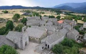 Le village médiéval de la Garde Guérin